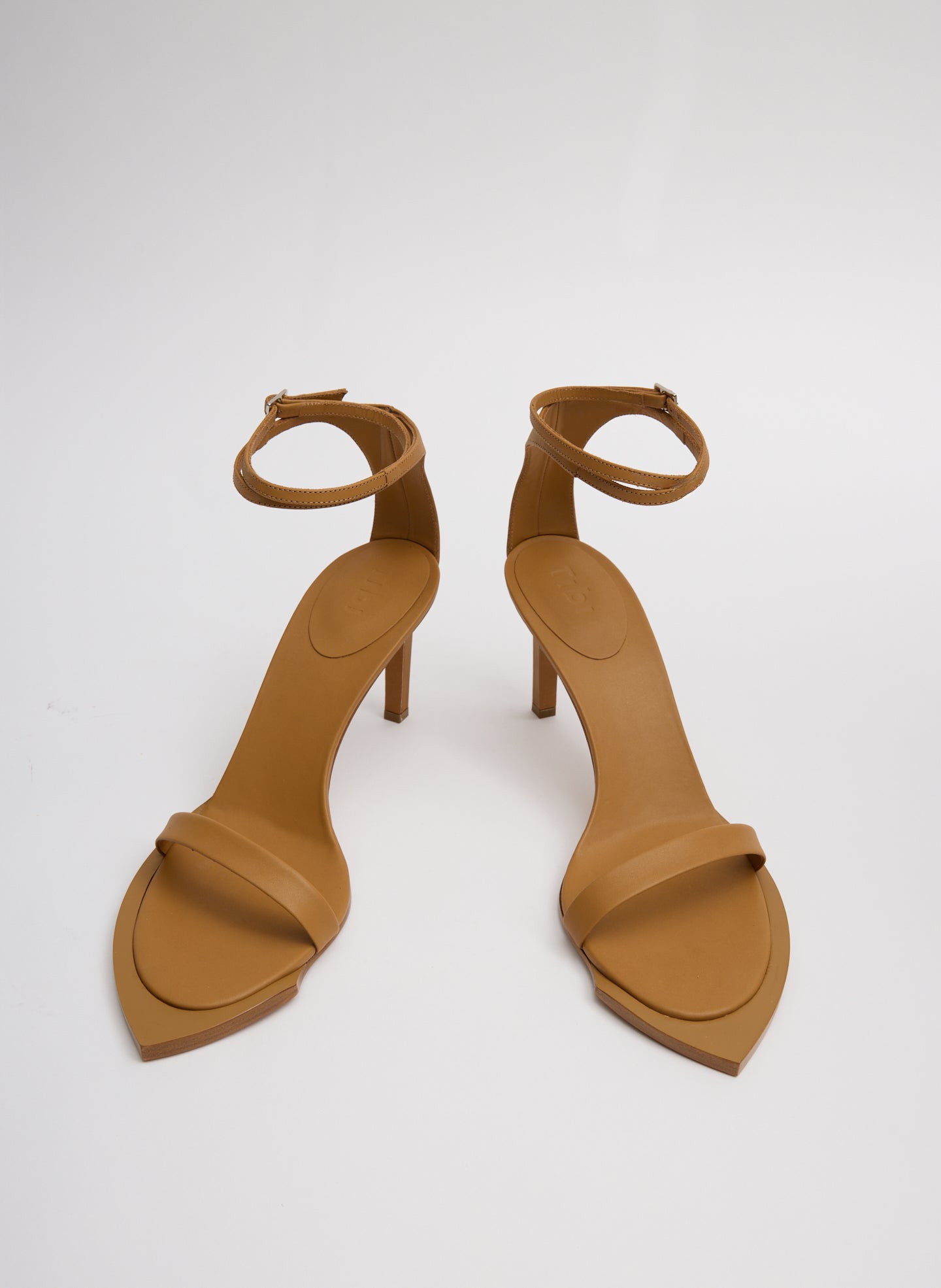 Erno Heel | Tibi Tan